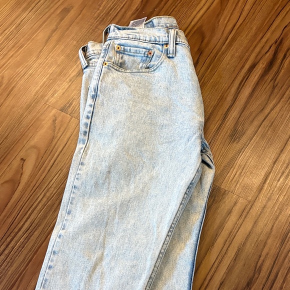 Levi's Classic Light Blue Straight Jeans - Picture 5 of 6